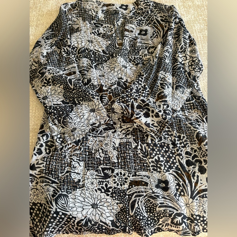 Summery floral pattern on this lightweight top, perfect for shorts or jeans.